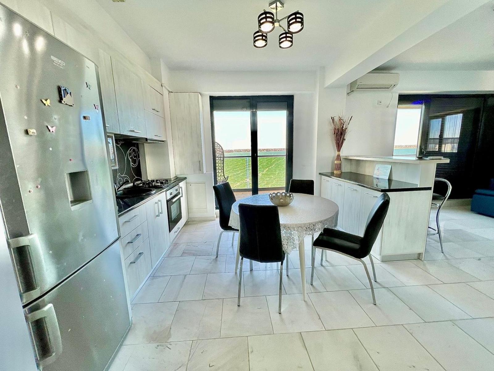 Sophia Lake View Suite Mamaia Dış mekan fotoğraf